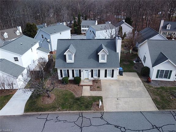 3rd image of 327 Brookside Ct