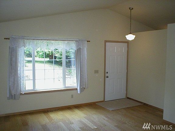 2nd image of 1018 99th Ave SE