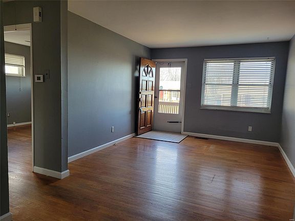 2nd image of 210 Carrington Ln