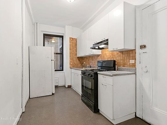 3rd image of 409 Edgecombe Ave #3G
