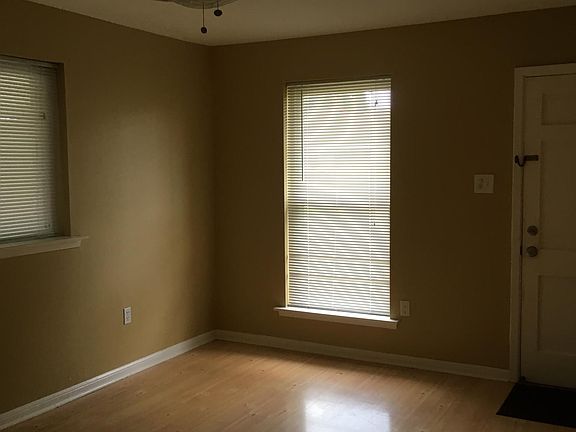 5th image of 704 Goucher St #706