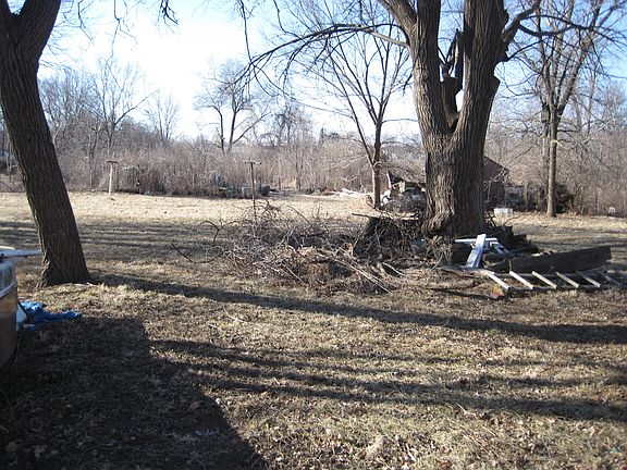 5th image of 7749 E 83rd St