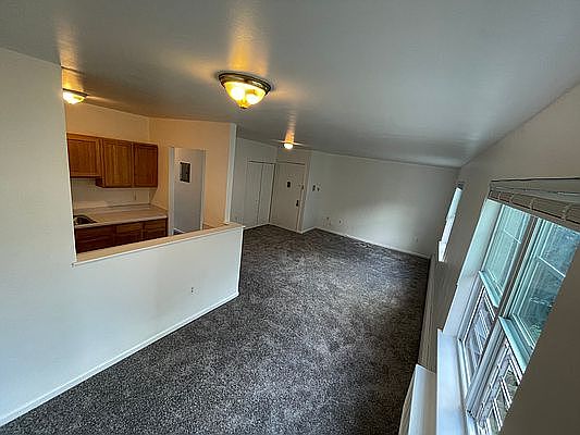 3rd image of 833 Courtlandt Ave APT 3