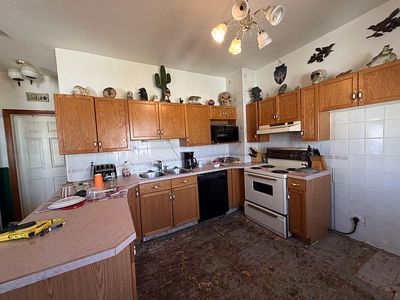 3rd image of 102 Railway Ave S