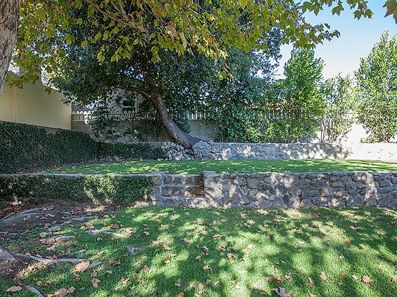 5th image of 2843 Hermosa Ave