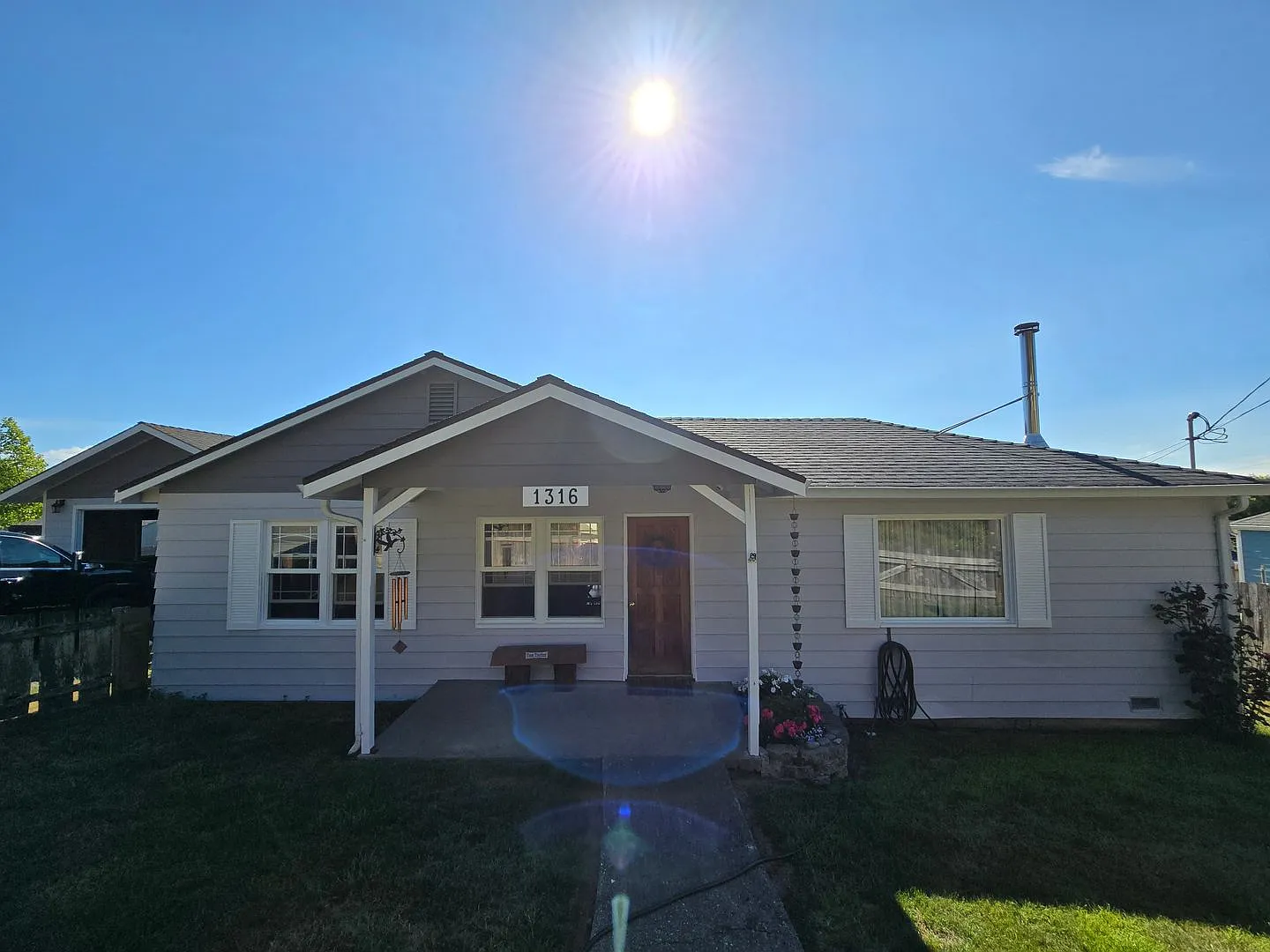 3BD/2BA Fortuna home with over 850 SqFt of garage space! — Photo 1