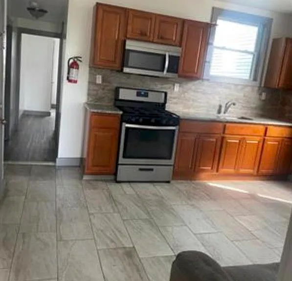 158 Summit Ave #1R — Photo 1
