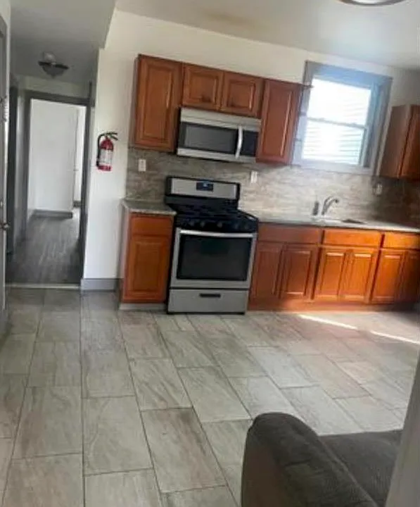 158 Summit Ave #1R