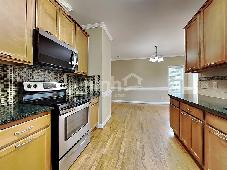7904 Willow Croft Dr — Photo 5