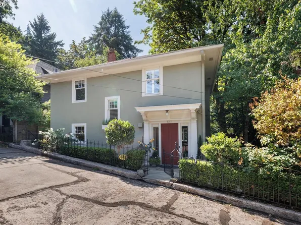 2352 SW Market Street Dr, Portland, OR 97201