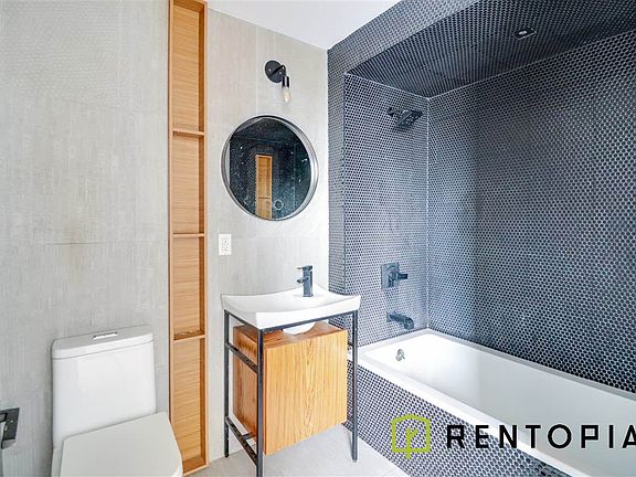 5th image of 832 Lexington Ave #602C