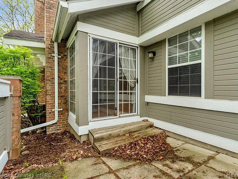 6651 Hearthside Ct — Photo 24