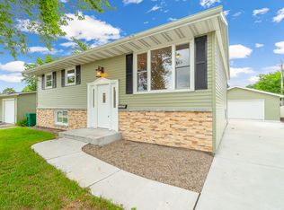 425 Garland Ave, Romeoville, IL 60446