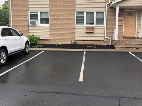 10 Paris Ln, Avenel, NJ 07001