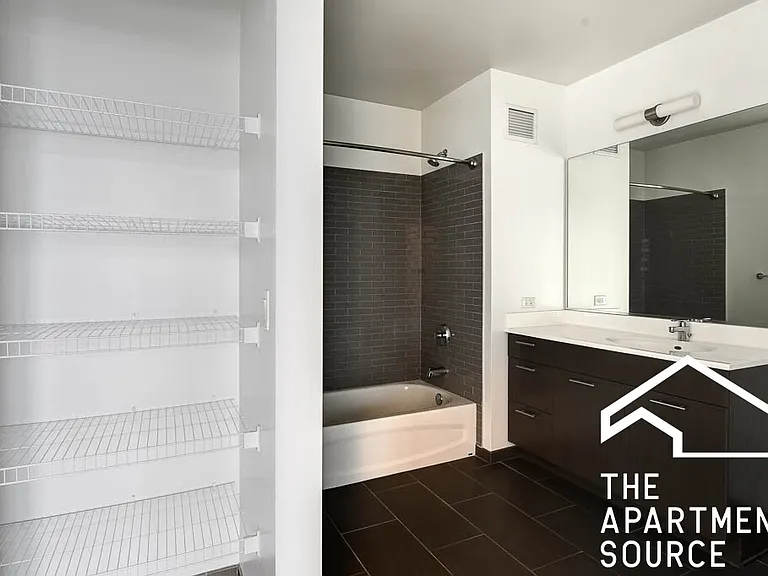 637 Wells 1bed 1bath — Photo 12