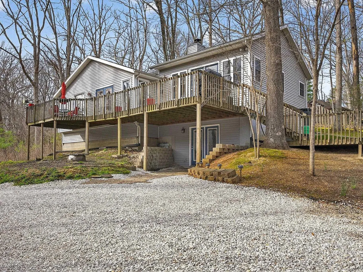 3 bed, 2.0 bath, 2246 sqft, $2,100 — Photo 2