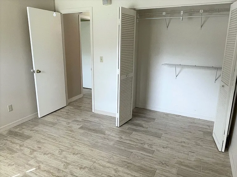 2701 NE 10th St #701 — Photo 6