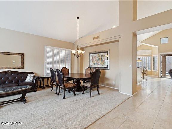 5th image of 805 E SILVERWOOD Drive
