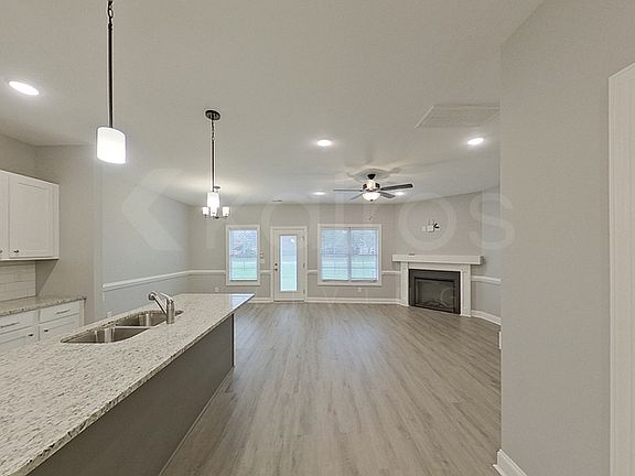 5th image of 3704 Oak Leaf Way Unit B