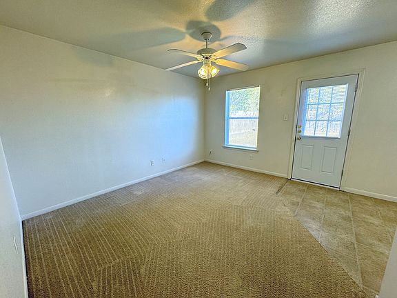 3rd image of 504 Manhattan Dr APT A