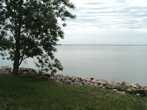 4th image of 224 N Lake Dr