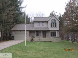 12588 Red Pine Ln, Perry, MI 48872