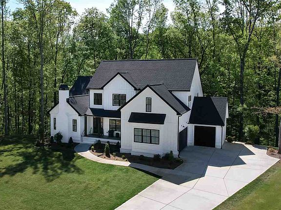 3rd image of 120 White Oak Trl