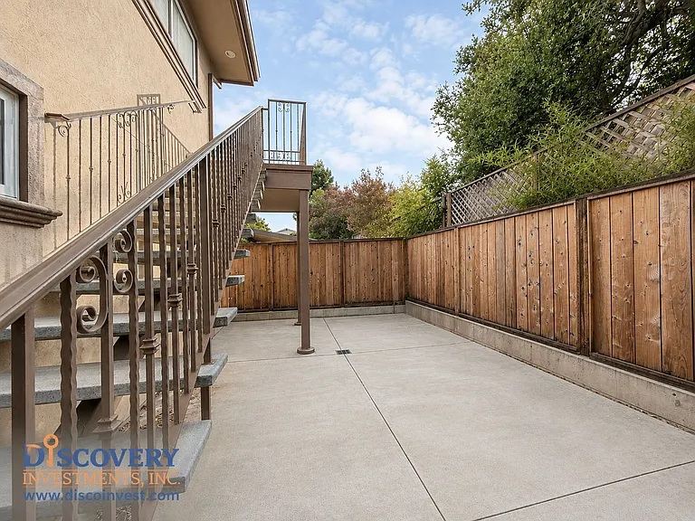 3939 Midvale Ave — Photo 29