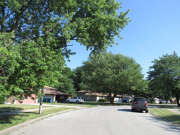 4th image of 15731 Dante Dr