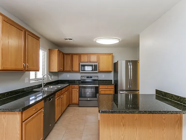 491 E Christopher St — Photo 6