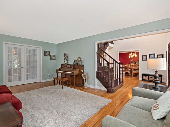 4th image of 955 Knollwood Ln