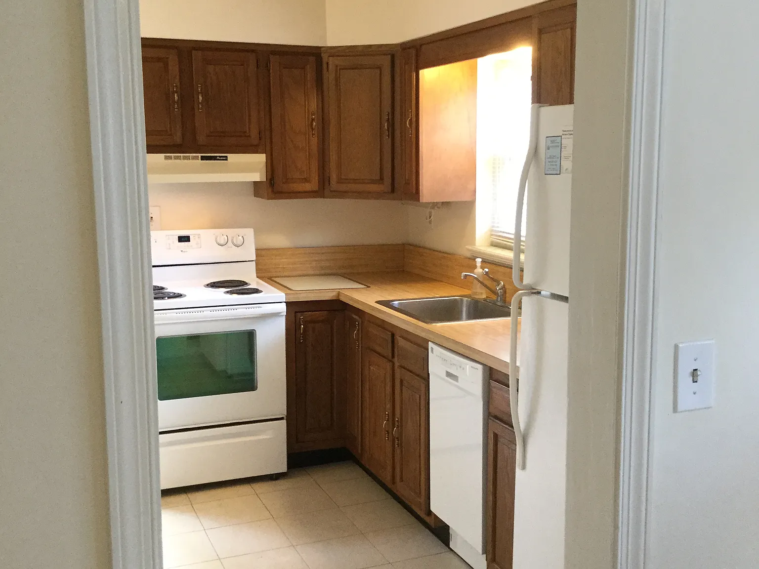 3 bed, 1.5 bath, 1566 sqft, $2,880 — Photo 4