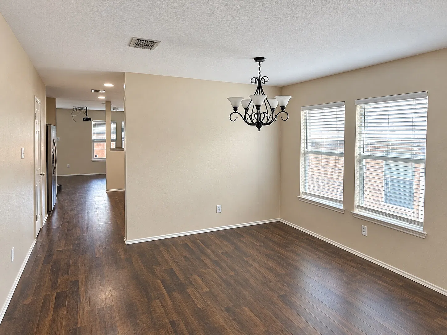 4 bed, 2064 sqft, $2,415 — Photo 3