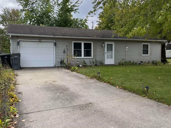 407 W Hillside Dr, Syracuse, IN 46567