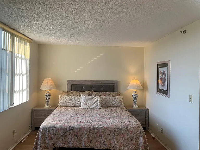 3499 Oaks Way #607 — Photo 8