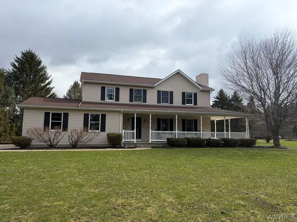 12110 Creekridge Dr, East Aurora, NY 14052