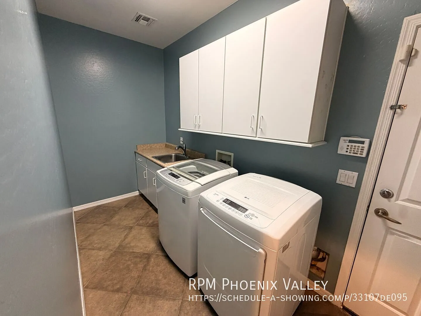 Stunning 5-Bedroom Home with Game Room & Backyard Oasis! — Photo 4
