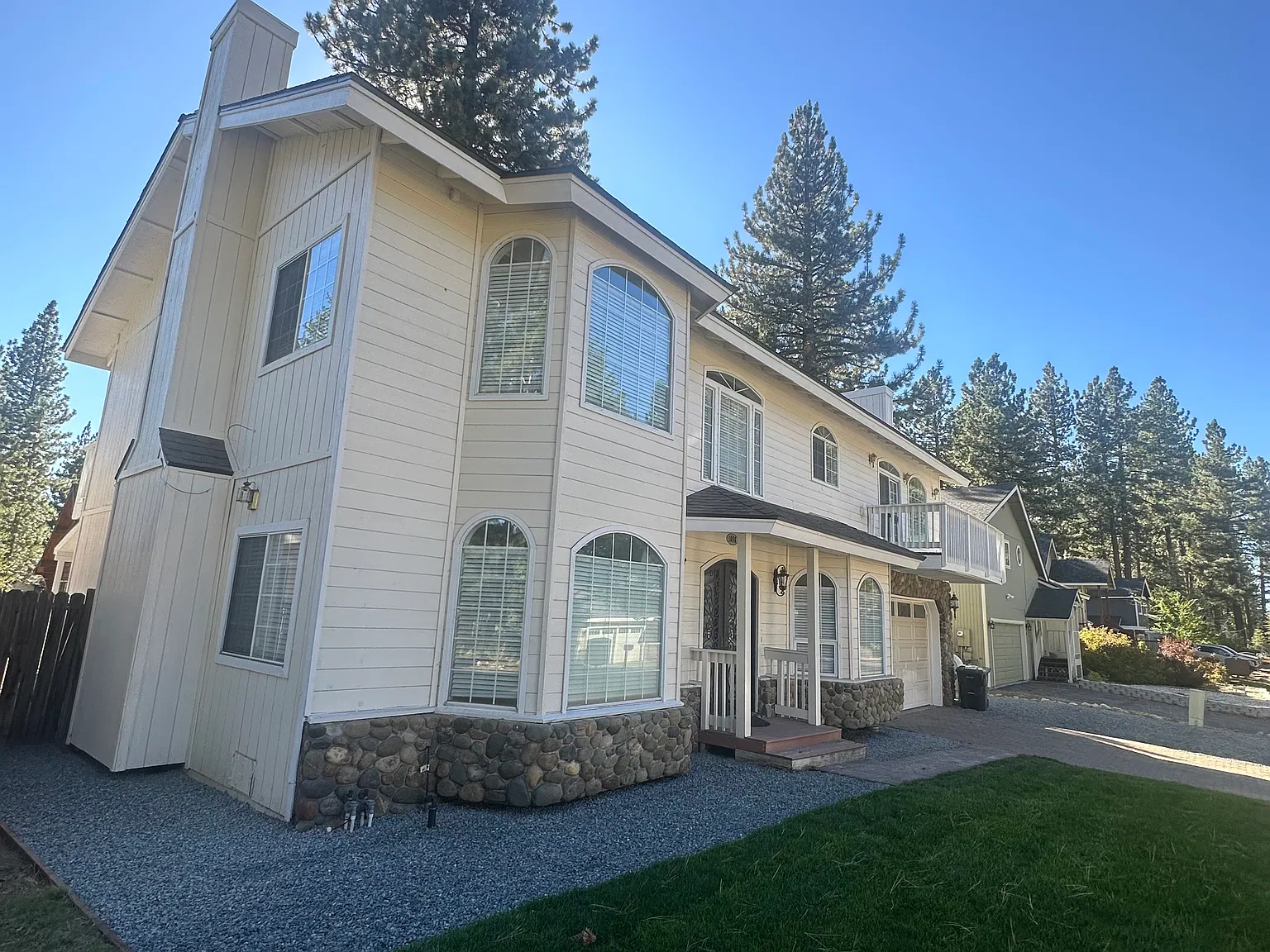 4 bed, 2940 sqft, $6,000 — Photo 2