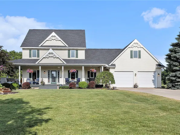 10561 Stirrup Dr SE, Caledonia, MI 49316