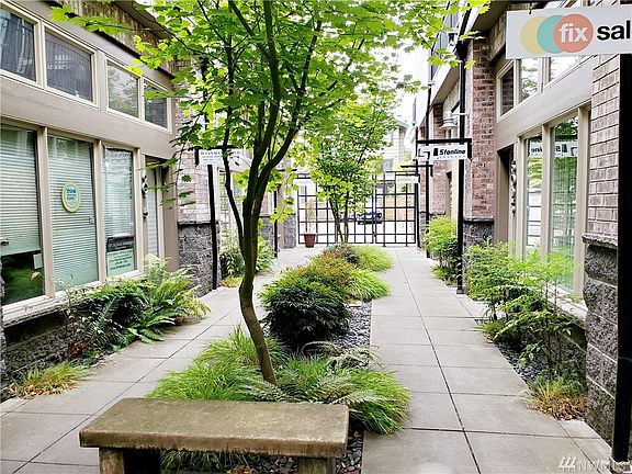 2nd image of 6017 Roosevelt Way NE