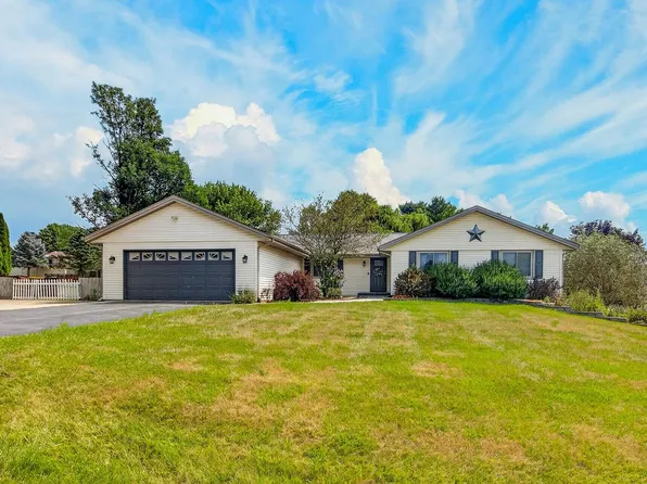 9289 Old Towne Ct, Roscoe, IL 61073