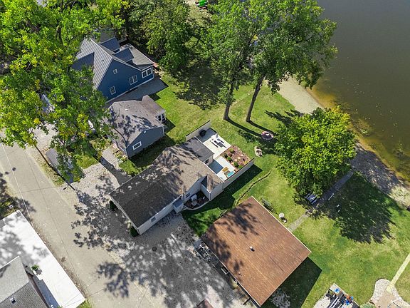 2nd image of 3949 W Lakeshore Dr