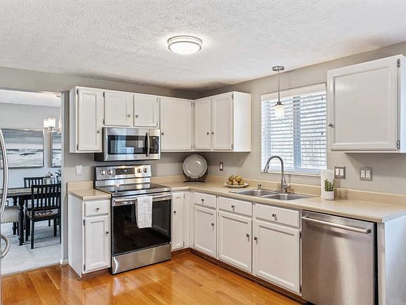 4th image of 2020 Whispering Pines Dr