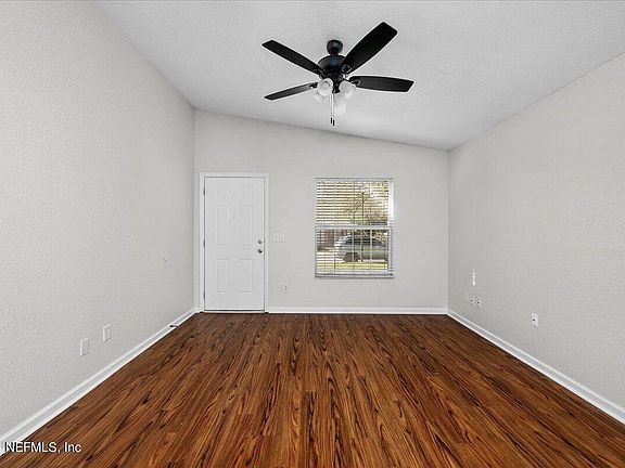 3rd image of 5037 KNIGHTSBRIDGE Circle N