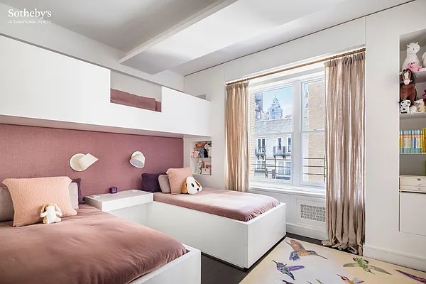 Sold by Sotheby's International Realty | media 39