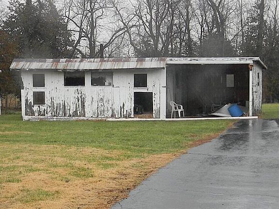 4th image of 677 Wornall Ln