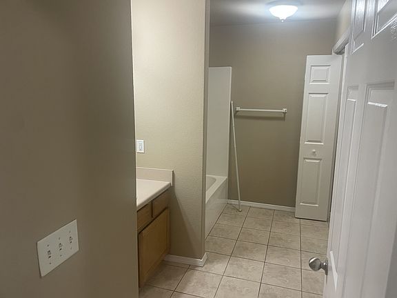 4th image of 1010 Leigh St #1