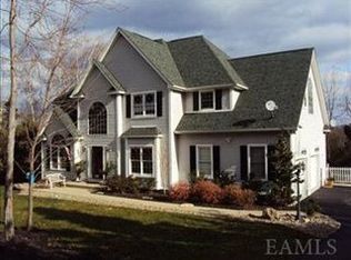 96 Rainbow Crst, Hopewell Junction, NY 12533