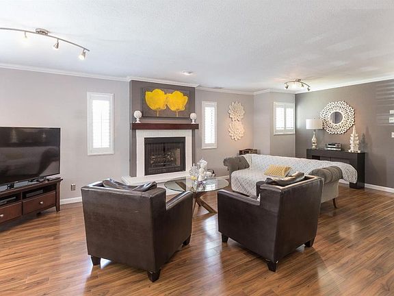 4th image of 2411 Carlmont Dr APT 101