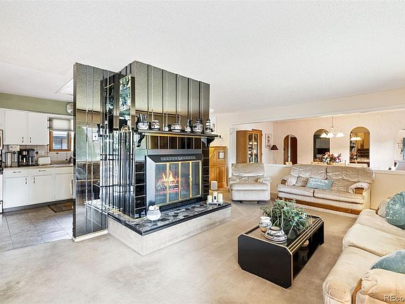 2nd image of 2346 Laramie Drive
